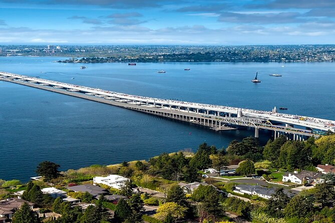 5-hour Seattle and Suburbs Attractions Tour - Bottled water, park fees, and why $345 can make sense for a short day