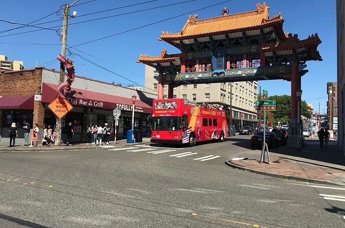 City Sightseeing Seattle HOHO Bus Tour + Bookable Extras - Buses, Timing, and the Seattle Traffic Reality Check