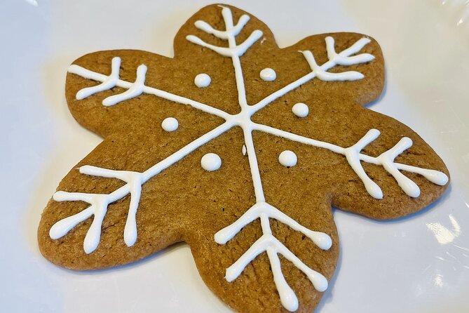Festive Flavors of Pike Place Market Holiday Food Tour - What you actually taste: cookies, tea, gelato, popcorn, and more