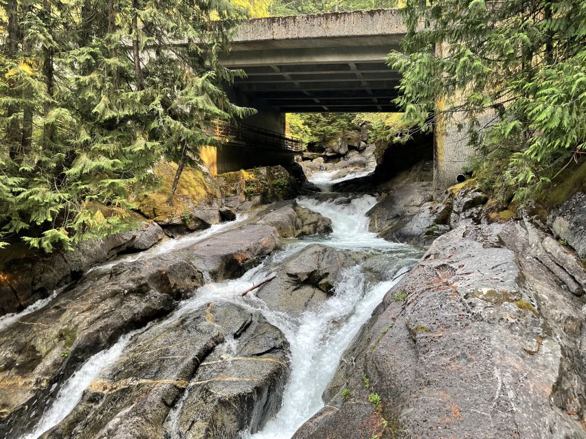From Seattle/Kirkland/Bellevue: Leavenworth Exclusive Tour - Stevens Pass: snow-country views on a schedule