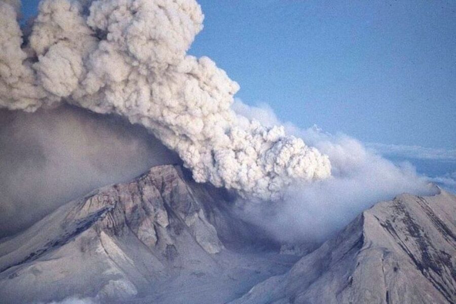 From Seattle: Mt Saint Helen Tour - A science-focused day on Mt. St. Helens from Seattle