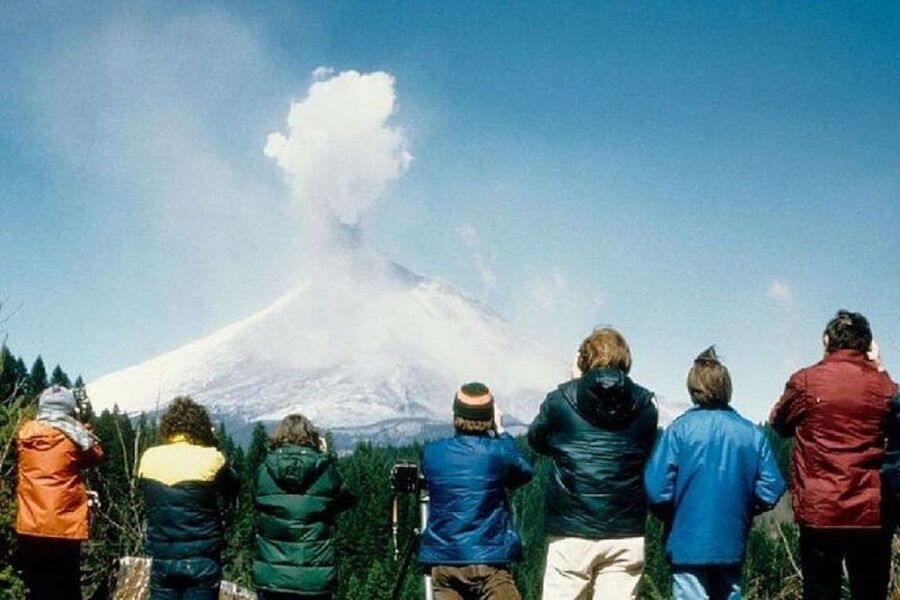 From Seattle: Mt Saint Helen Tour - Seattle to Mt. St. Helens: settle in for a long scenic stretch