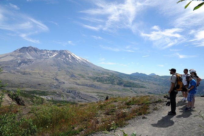 Mt. St. Helens National Monument from Seattle: All-Inclusive Small-Group Tour - Mount St. Helens Visitor Areas: Silver Lake Views and the Visitor Center Break