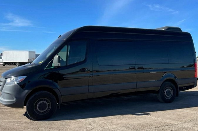 One - Way Transfer from Pier 66 to SeaTac international Airport - Who This Transfer Is Best For