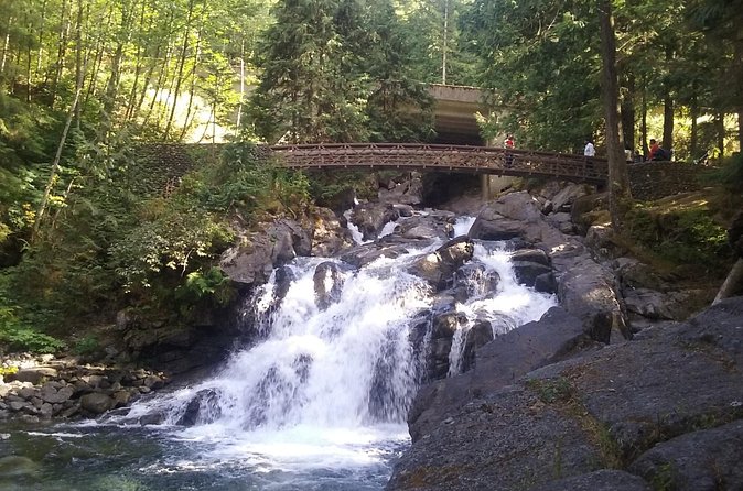 Private Cascade Mountains and Waterfalls Tour from Seattle - Leavenworth for 2 Hours: Shop, Eat, and Change the Mood