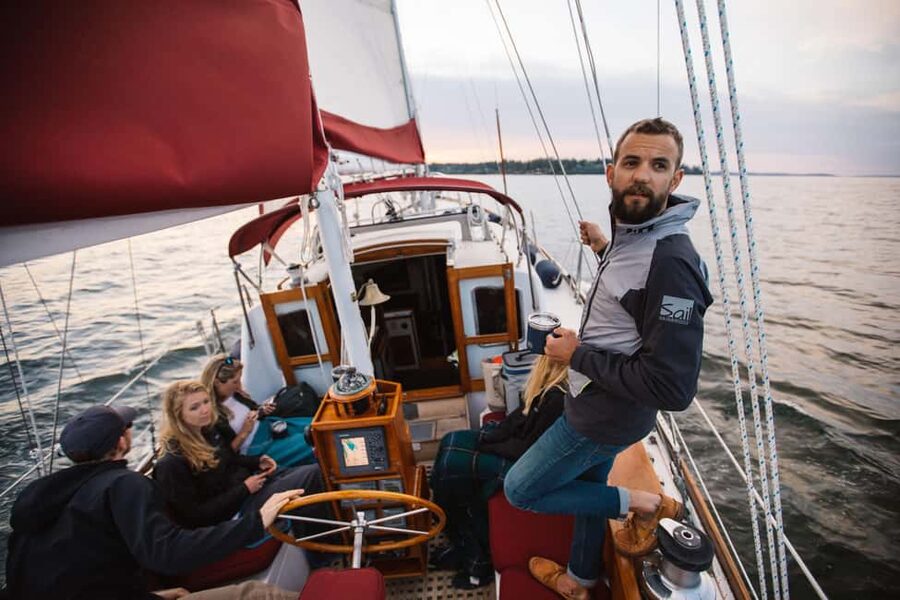 Sail Bainbridge Island & Seattle Waters - Classic Sailboat - From Seattle to Bainbridge: why this 2-hour format fits