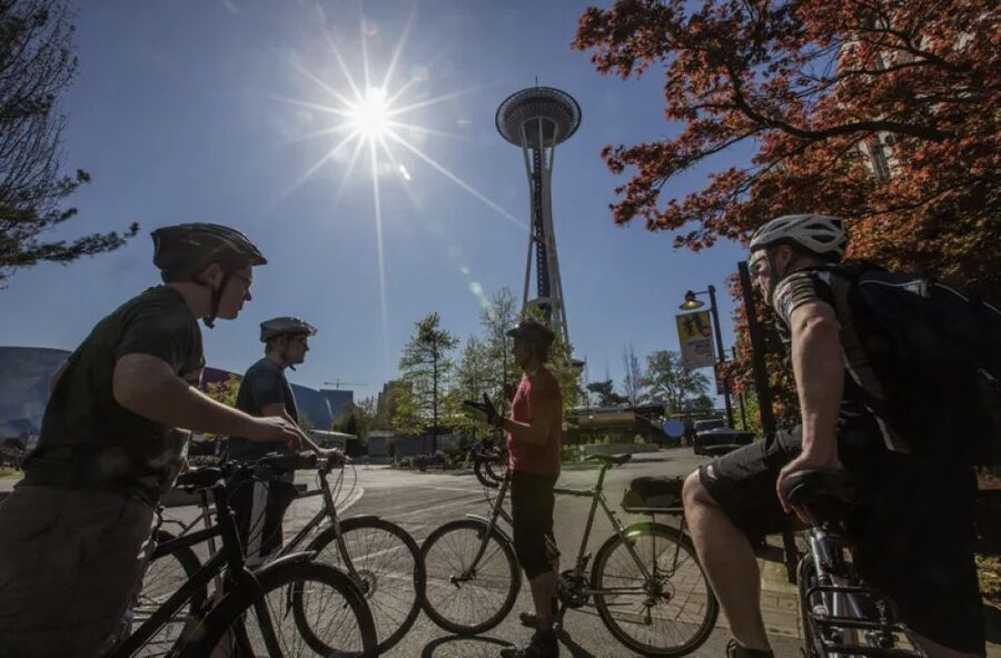 Seattle: 3 Hour Emerald City Standard Bike Tour - Waterfront to Queen Anne, With the Space Needle Up Close