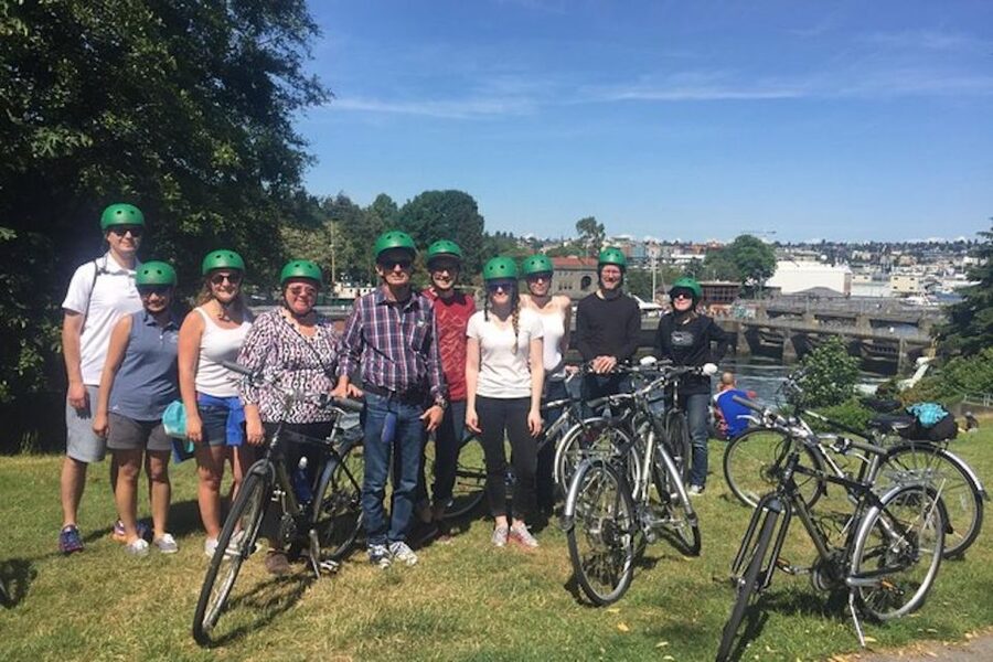 Seattle: 3 Hour Emerald City Standard Bike Tour - Guide Styles: Reina, Darryl, and the Learn-While-You-Roll Factor