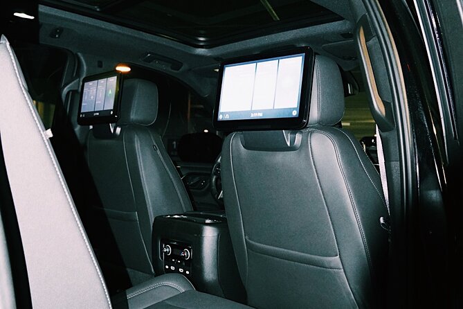 Seattle Arrival Chauffeur Driven Transport by Executive SUV - From SEA to downtown without the taxi chaos