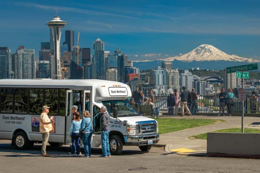 Seattle: City Highlights Tour - Pioneer Square: the historic heart with real walking time