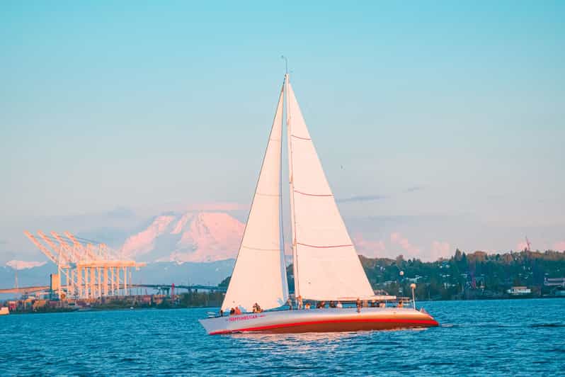 Seattle: Elliott Bay Sailing Cruise - The yacht setup: high-performance sailing, passenger-friendly comfort