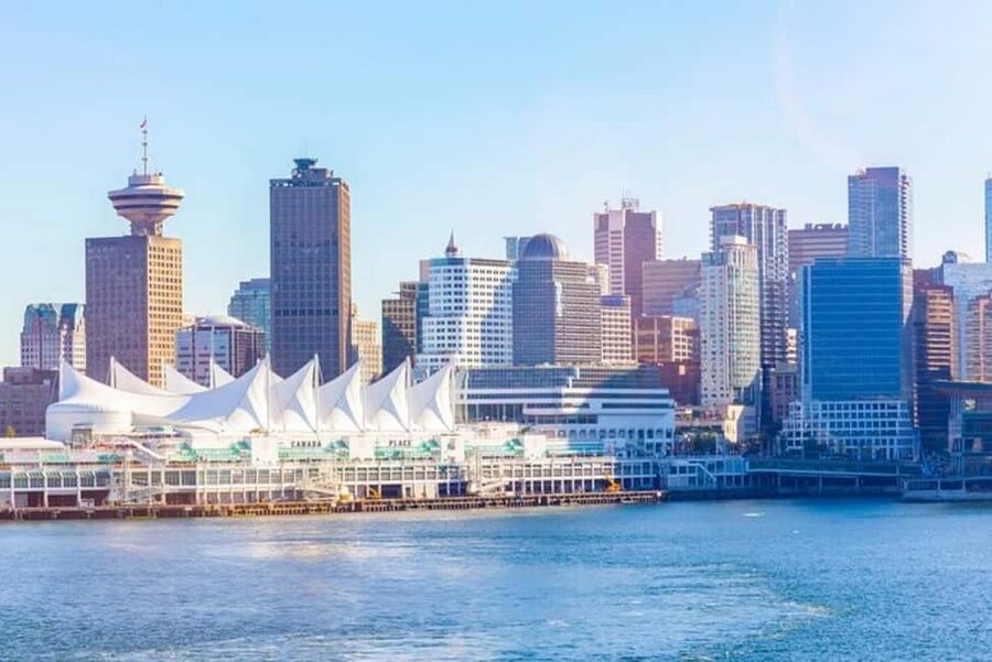 Seattle: Guided Day Trip to Vancouver - Stanley Park in about an hour: perfect for first-timers