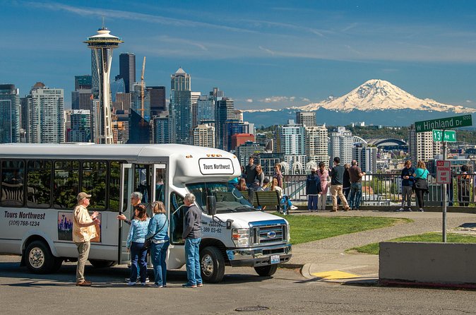 Seattle Land and Sea Tour Experience - Pike Place Market: your hour of freedom, plus the classic games
