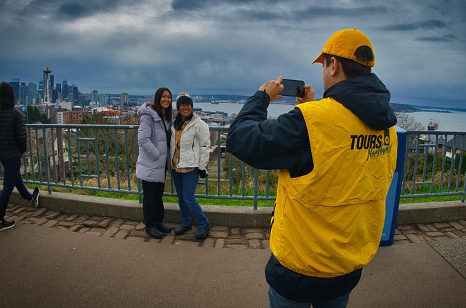 Seattle Land and Sea Tour Experience - Alki Beach and the West Seattle skyline angle