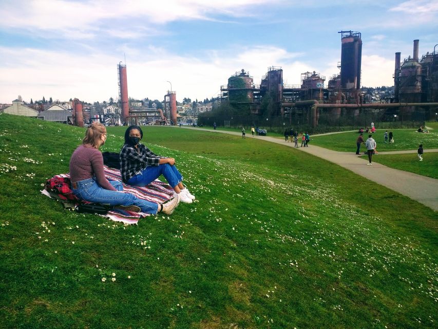 Seattle: Sightseeing Bus Tour with the Ballard Locks - Queen Anne Windows: Learning the City While You Glide