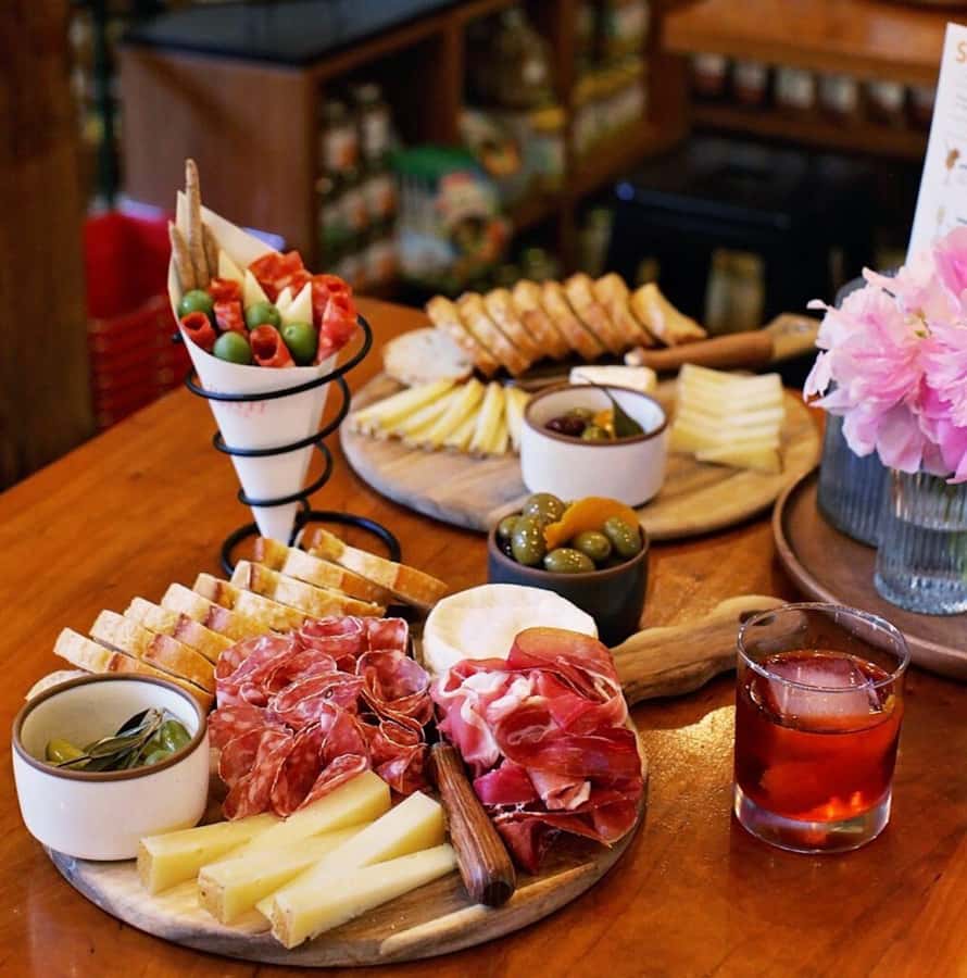 Seattle: Wine, Cheese and Chocolate Pairing Tour - A Tour Philosophy That Actually Keeps You Engaged