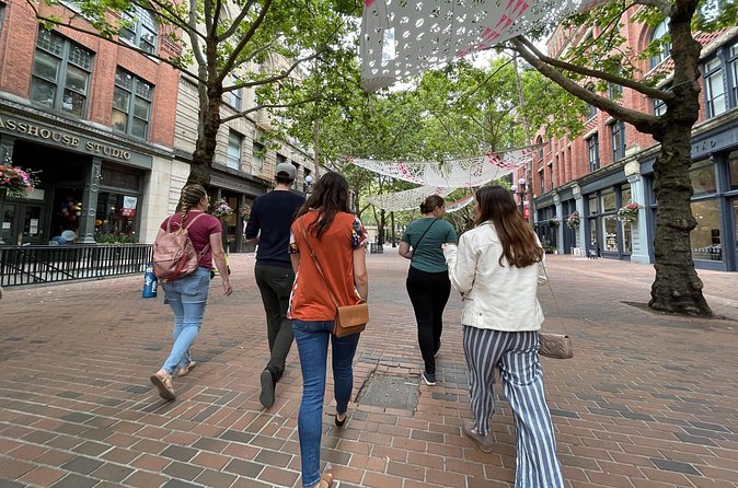 Show Me Seattle On Foot Downtown Walking Tour - Stop 2: Chihuly Garden and Glass Outdoor Sculptures